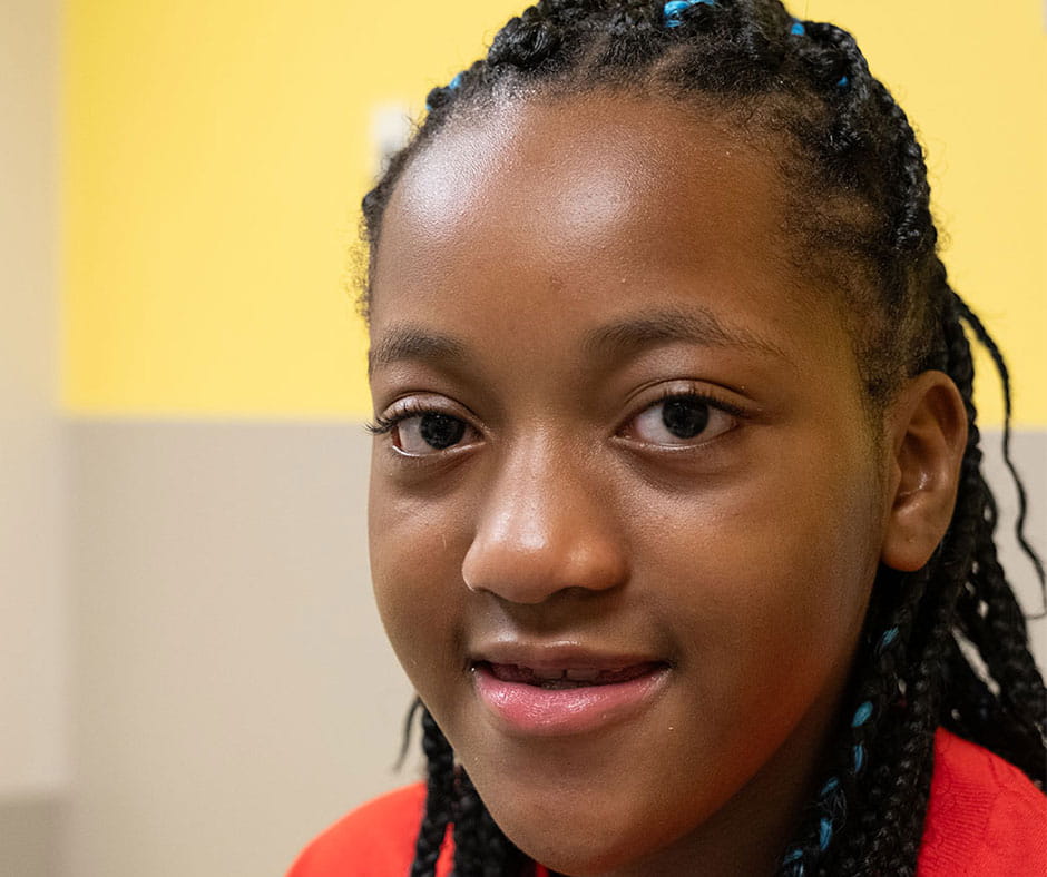 Teenage girl with red shirt in pulmonary clinic.